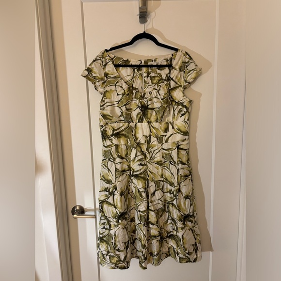 Banana Republic Knee Length Green and White Tropical Leaf Print Scoop Neck Dress - Picture 3 of 5